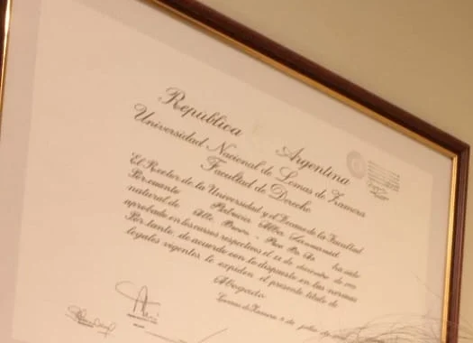 Título de abogada de Patricia Alba Sanmamed, Facultad de Derecho de la Universidad Nacional de Lomas de Zamora